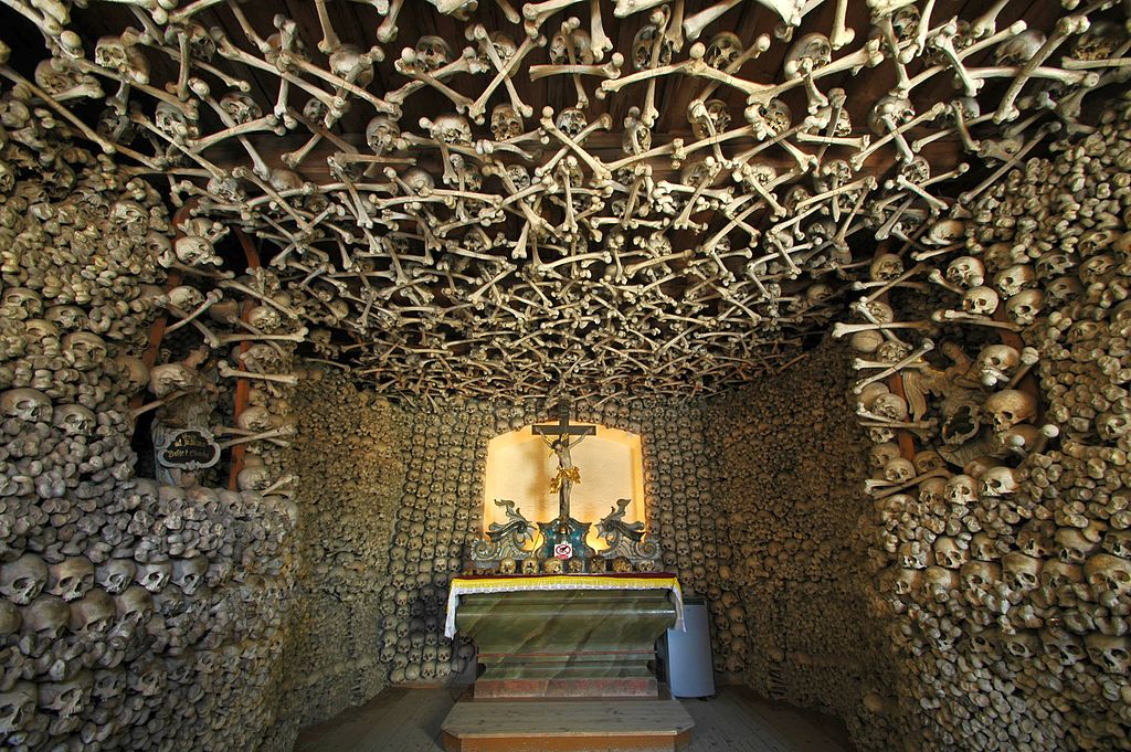 ossuaries: Václav Tomášek, Chapel of Skulls, Kudowa-Zdrój, Poland. Photo by Merlin via Wikimedia Commons (CC BY 3.0).

