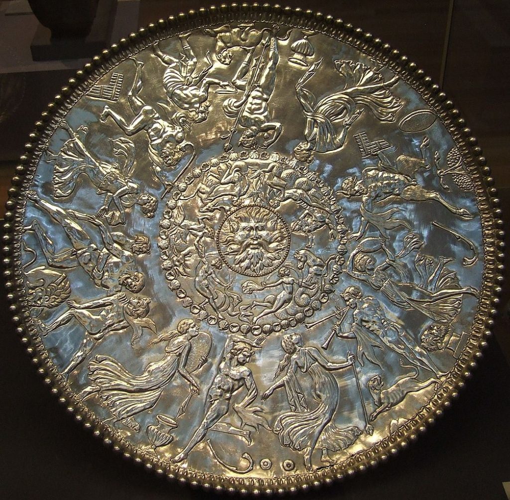 Fall of Rome art: The Great Dish from the Mildenhall Treasure, British Museum, London, UK. Photograph by Jmiall via Wikimedia Commons (CC BY-SA 3.0).
