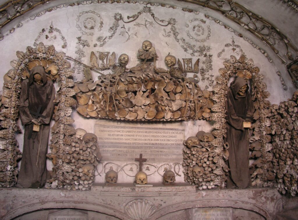 ossuaries: Capuchin Crypt, Santa Maria della Concezione dei Cappuccini, Rome, Italy. Photo by Dnalor01 viaWikimedia Commons (CC BY-SA 3.0).

