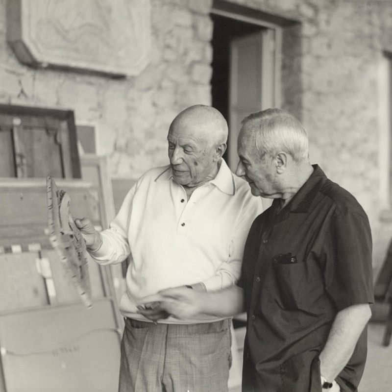 Miró and Picasso: Pablo Picasso and Joan Miró en Mougins, in 1967, © Sucesión Pablo Picasso

