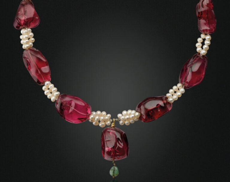 spinel jewelry: Imperial Spinel and Pearl Necklace with a Dangling Emerald, c. 17th century, Tajikistan. Christie’s. Detail.
