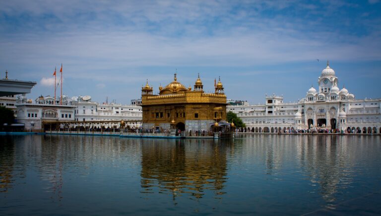 golden temple: View of the Golden Temple in Amritsar, India. Photograph by Himanshu Sharma in August 2012 via Wikimedia Commons (CC-BY-SA-3.0).

