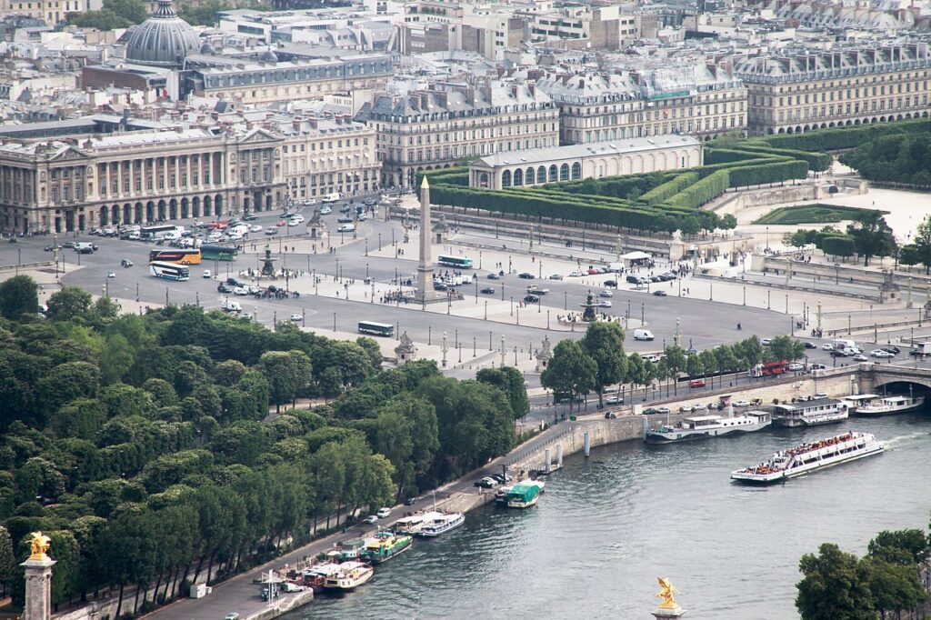 Paris 2024: Place de la Concorde as seen from the Eiffel Tower, 2011, Paris, France. Photograph by Cristian Bortes, via Wikimedia Commons (CC BY 2.0).
