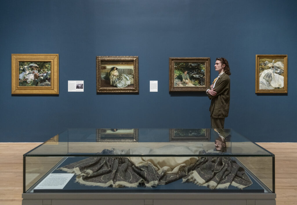 sargent and fashion: Sargent and Fashion installation view at Tate Britain, 2024. Photo © Tate (Larina Fernandes).

