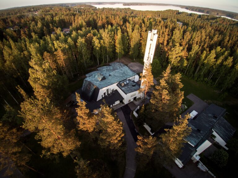 Modernizing the Sacrum? The Churches of Alvar Aalto