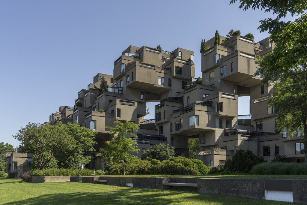 Brutalist architecture: Moshe Safdie, Habitat 67, 1967, Montreal, Canada. Photograph by Thomas Ledl via Wikimedia Commons (CC BY-SA 4.0).

