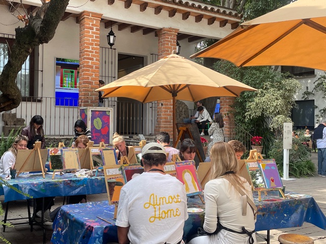 Frida Kahlo House: Budding artists in the courtyard, Frida Kahlo Museum, Mexico City, Mexico. Photo by Terin Christensen, 2025.
