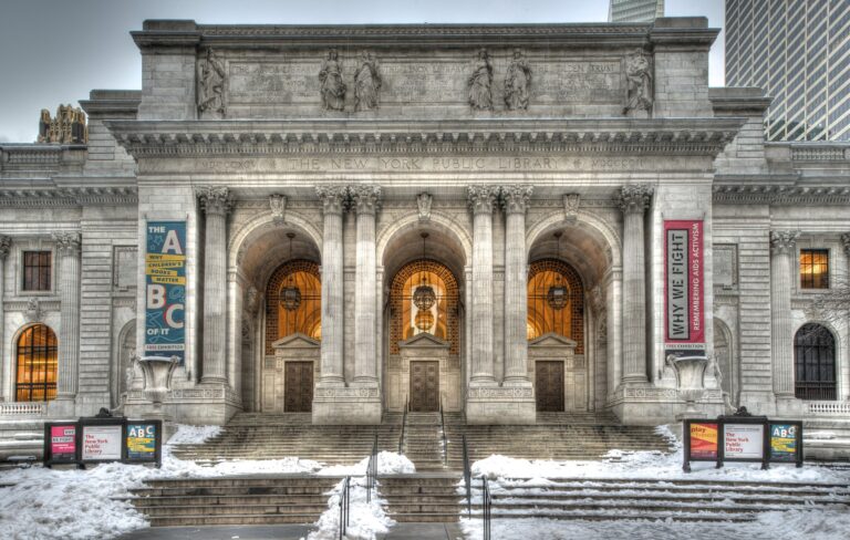 Italian Craftsmanship: Façade of New York Public Library, 1899–1911, New York City, NY, USA. Photograph by Bestbudbrian via Wikimedia Commons (CC-BY-SA-3.0).
