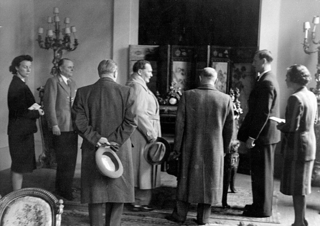 Schloss collection: Bruno Lohse (second from right) leads Hermann Goering on a tour of seized loot at the Jeu de Paume Museum in Paris. New York Post.
