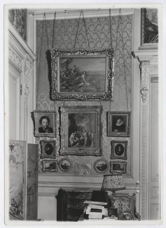 Schloss collection: View of one of the rooms in Adolphe Schloss’ private mansion at 38 Avenue Henri-Martin, Paris, before 1940. Musée d’Art et d’Histoire du Judaïsme.
