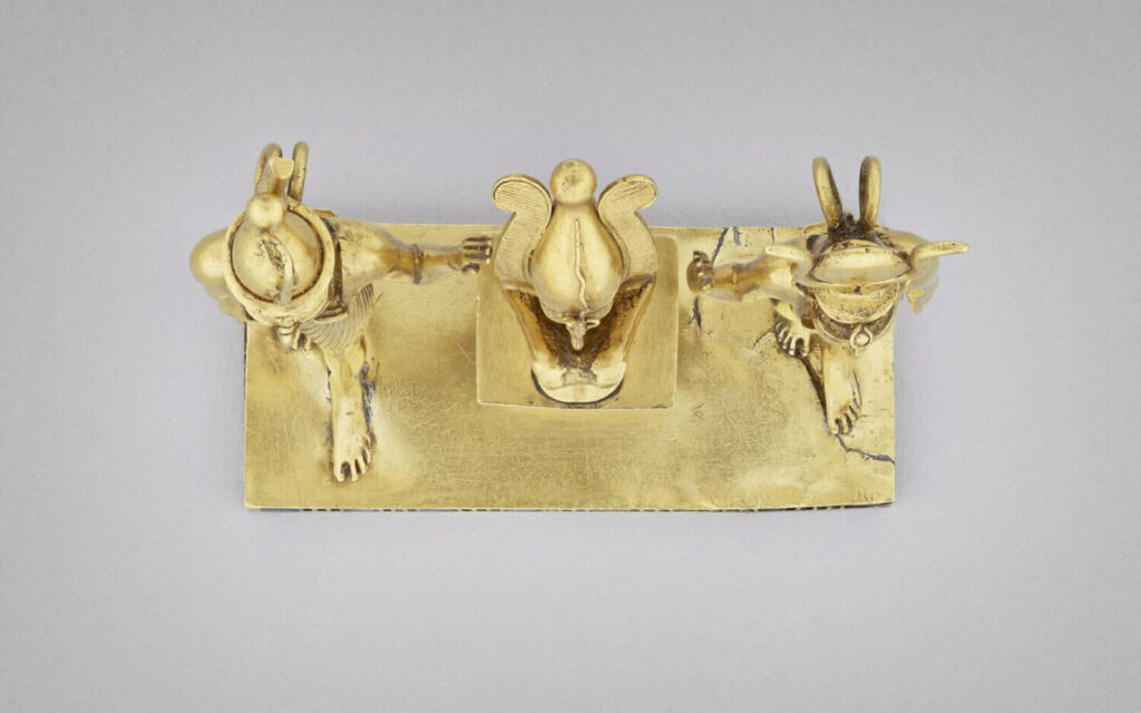 Triad of Osorkon: Triad of Osorkon II, 865–830 BCE, Louvre, Paris, France.
