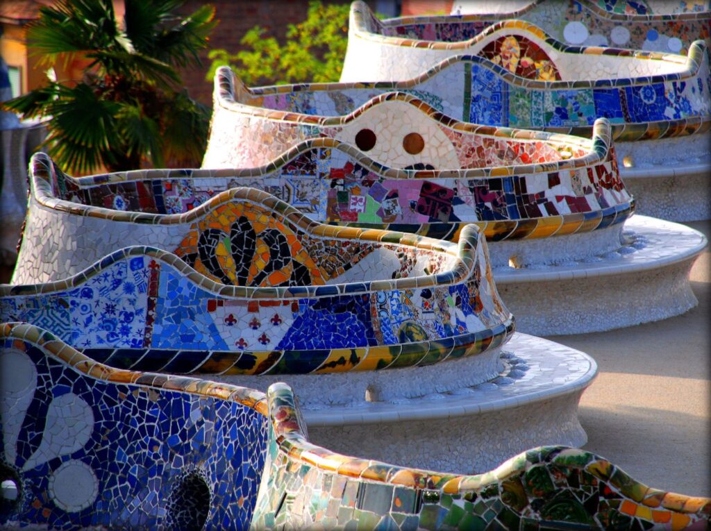 Barcelona art quiz: Antoni Gaudí, Serpentine Bench in Park Güell, 1900-1914, Barcelona, Spain.