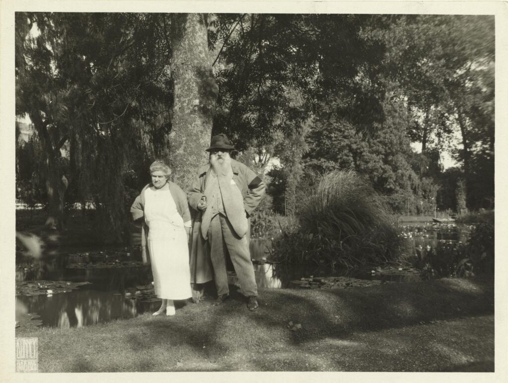 Blanche Hoschedé-Monet: Blanche Hoschedé-Monet and Claude Monet, 1926, Bibliothèques Patromoniales, Paris, France.

