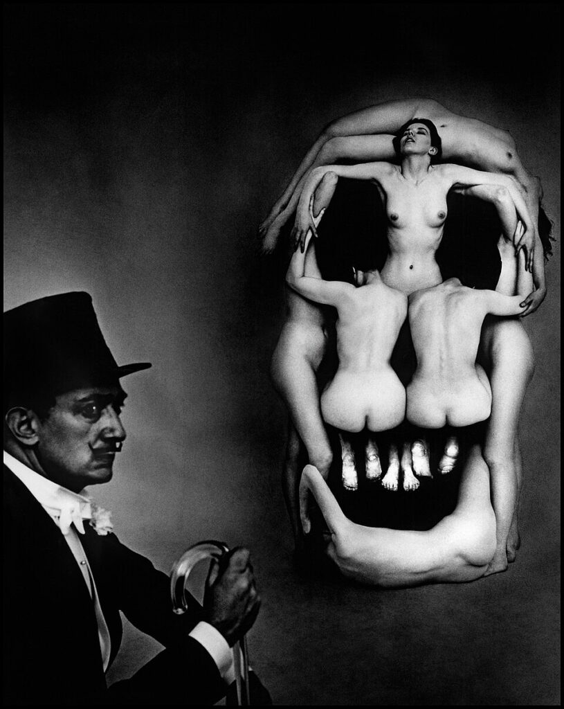 Salvador Dalí Philippe Halsman: Philippe Halsman, Voluptas Mors, 1951. © Philippe Halsman/Magnum Photos. Wikimedia Commons (CC BY-SA 2.0).
