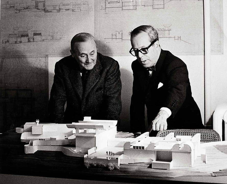 Miró United States: Josep Lluís Sert, and Joan Miró in front of a model of Fondation Maeght, Archives of Fondation Maeght, Saint-Paul-de-Vence, France. Le Monde.
