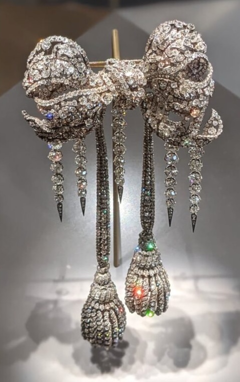 french crown jewels: Bodice-Bow Brooch of Empress Eugénie, ca. 1855, Louvre, Paris, France. Yanko Design.
