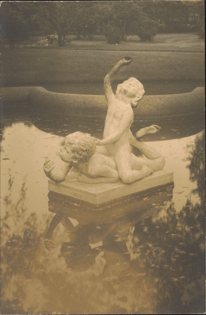 Anna Coleman Ladd: Anna Coleman Ladd, Triton Babies fountain, 1922, Archives of American Art, Washinton, DC, USA. Archive’s website.
