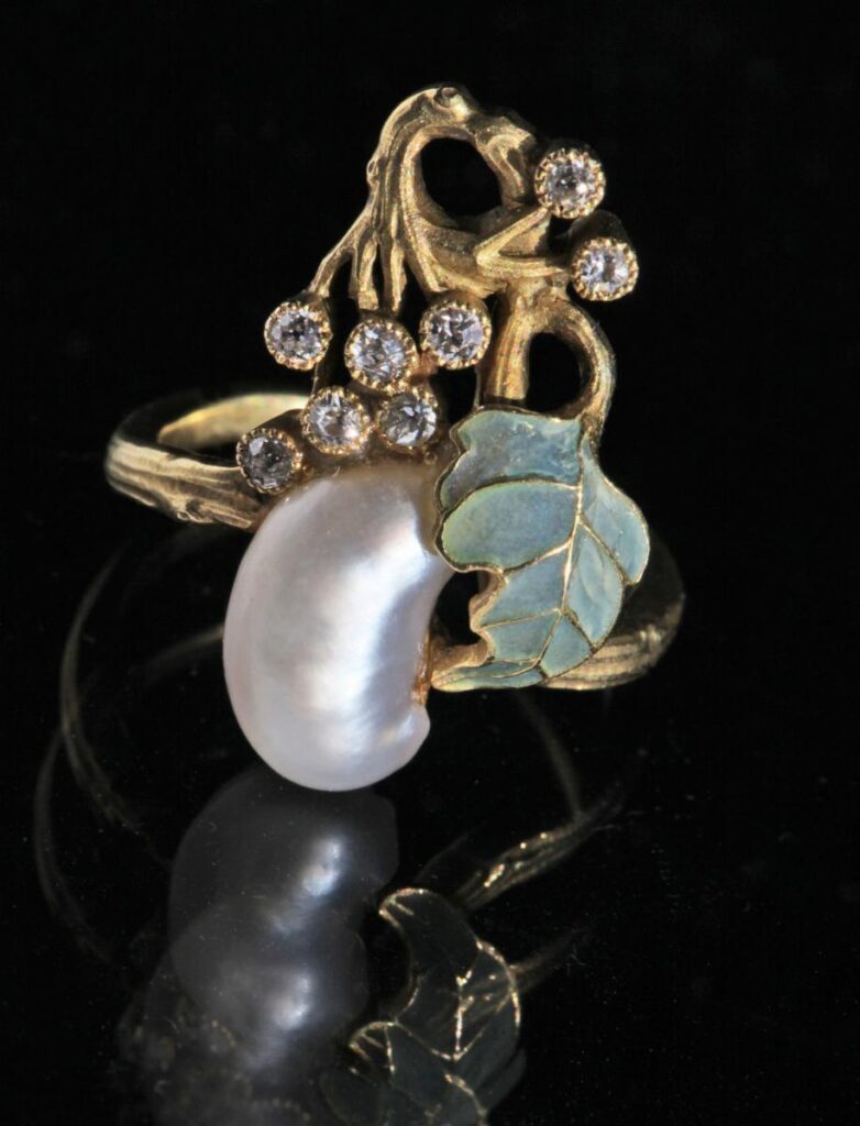 Art Nouveau jewelry: Georges Le Turcq, Ring, c. 1900. BADA.
