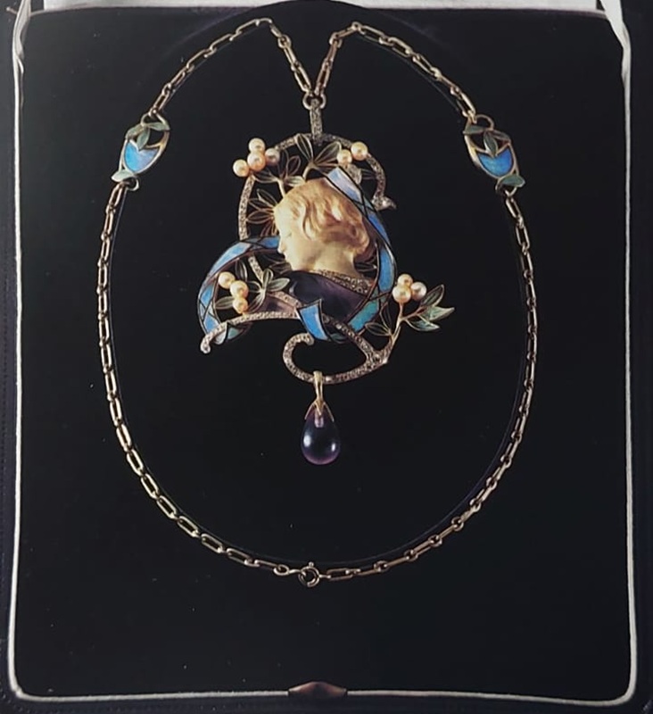 Art Nouveau jewelry: Henri and Paul Vever, Necklace with Breton Woman Pendant, c. 1900. Photo taken by the author from the 1997 Sotheby’s catalogue.
