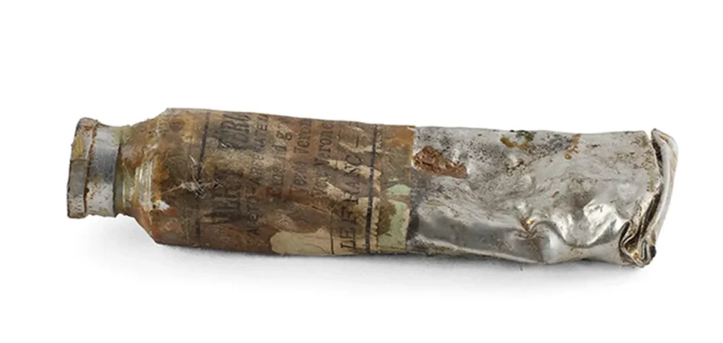 paint tube: The tin tube. El País.
