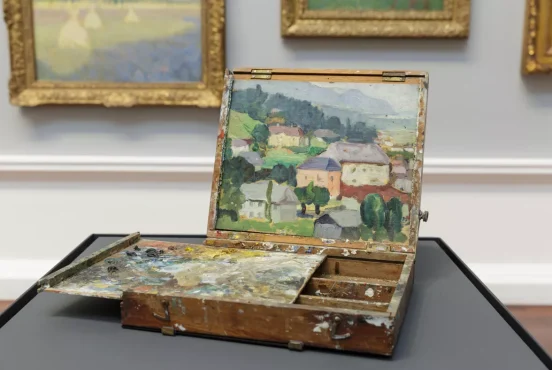 Artist’s paint box with French coastal landscape, c 1930, Guéthary, France, oil on wood panel in wooden paint box, 6.0 x 21.2 x 25.1 cm (closed); Gift of Stella Reeves in memory of her godmother, the artist 2018, Art Gallery of South Australia, Adelaide.