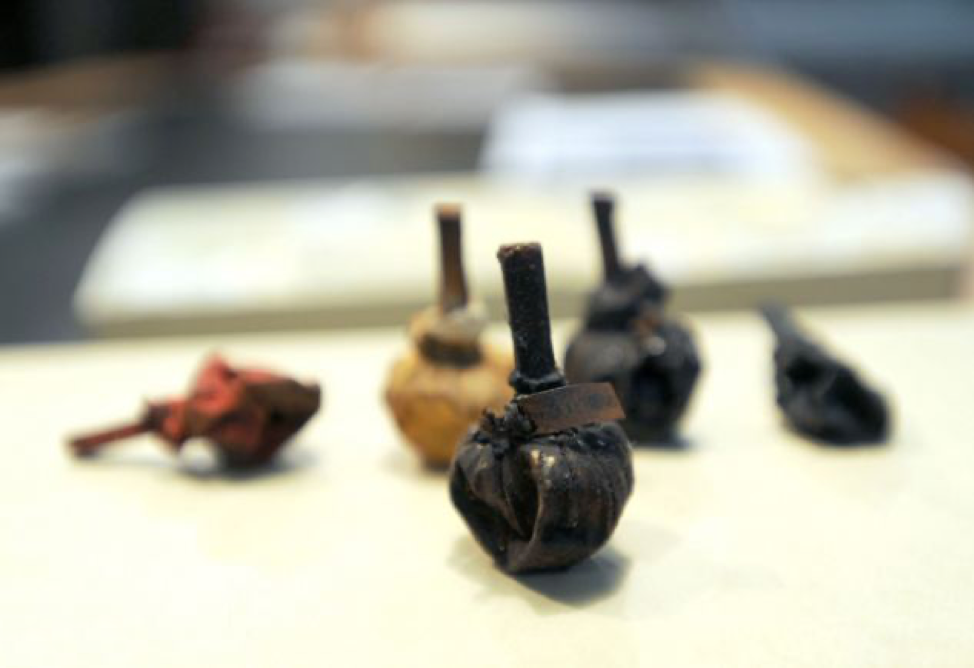 paint tube: Pig bladders used before the invention of the collapsible paint tube. Cape Ann Cosmos.
