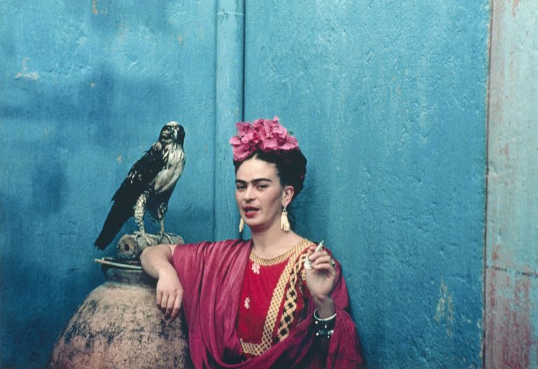 Must-See Exhibitions 2026: Nickolas Muray, Frida with her pet eagle, Coyoacán, 1939, Museum of Fine Arts, Houston, TX, USA. © Nickolas Muray Photo Archives.
