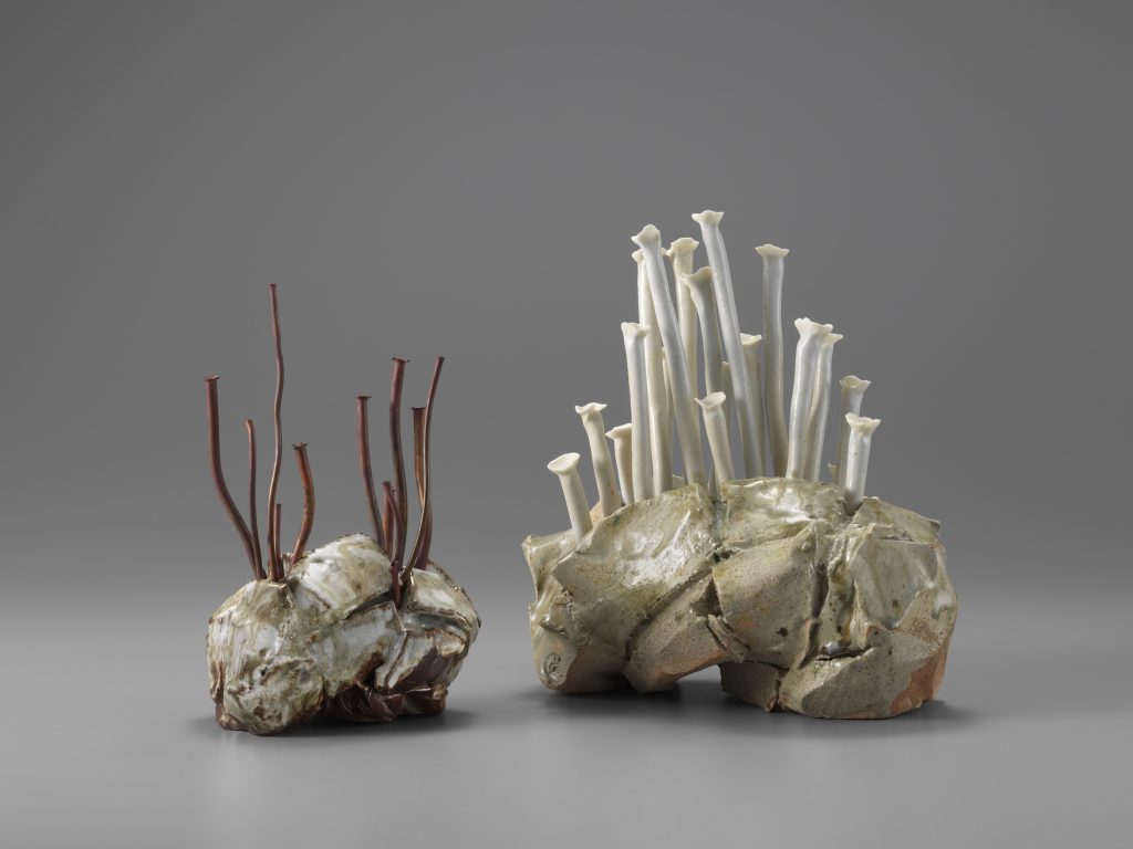 kikuchi biennale: Elena Yakimushkina, Between Stone and Light, 2025, 20.5 × 13.0 × 10.0 cm, 23.5 × 22.5 × 12.8 cm. Photo by S&T Photo. Courtesy of Tomo Museum.
