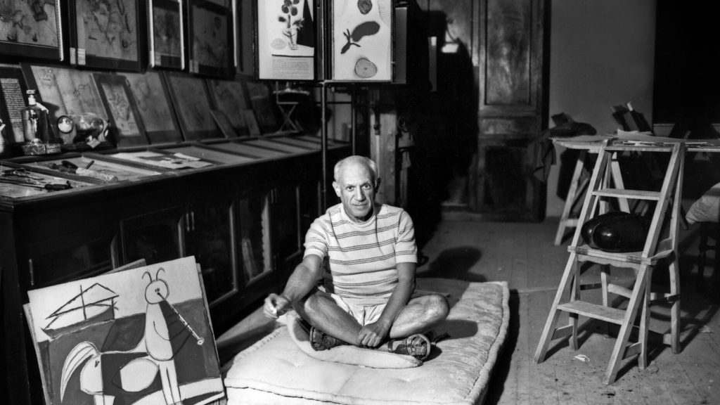 picasso early art: Pablo Picasso in his studio. P55.Art.
