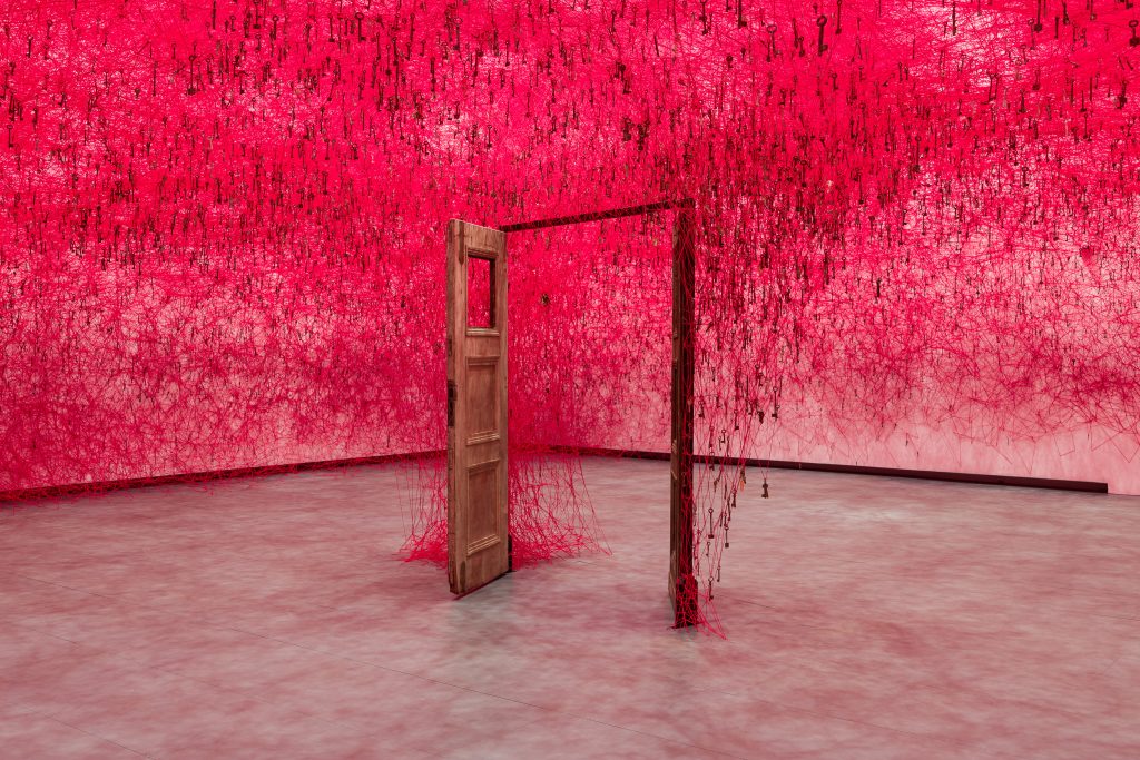 Hayward Gallery Shiota Xiuzhen: Installation view of Chiharu Shiota: Threads of Life. Threads of Life (2026). Photo: Mark Blower. Courtesy of the Hayward Gallery. © DACS, London, 2026 and Chiharu Shiota.
