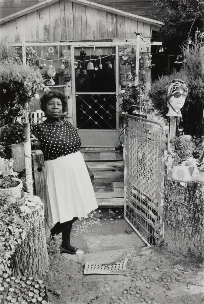 Nellie Mae Rowe: Melinda Blauvelt, photograph of Nellie Mae Rowe, Vinings, Georgia, 1971, High Museum of Art, Atlanta, GA, USA. Brooklyn Rail.
