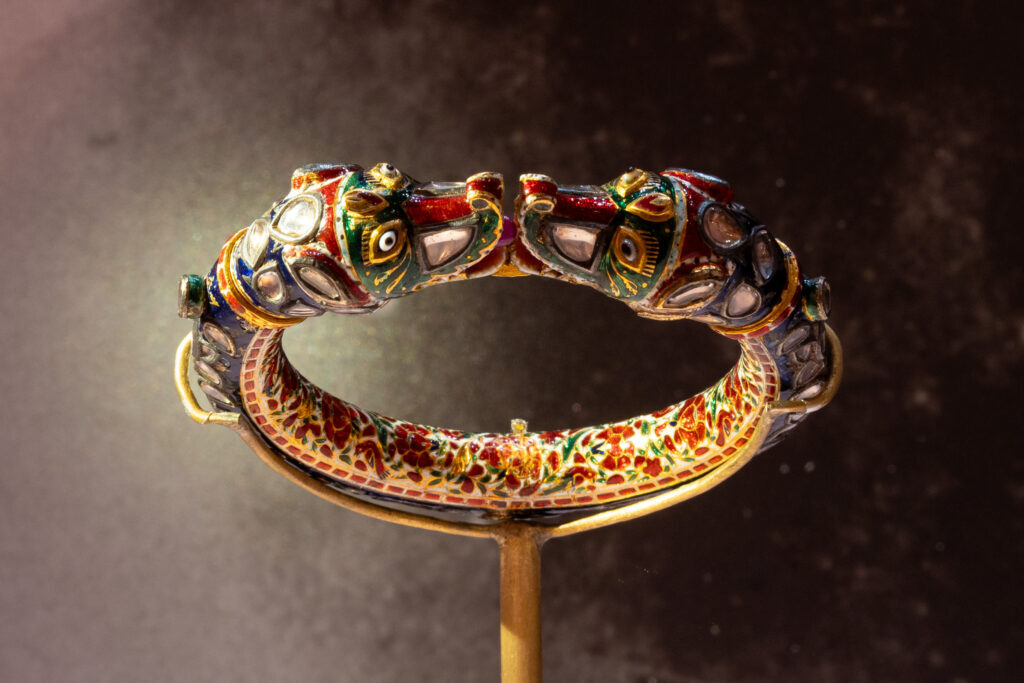 princesses of punjab: Makara head enameled gold bangle, c. 1850. © Toor Collection. Press materials.
