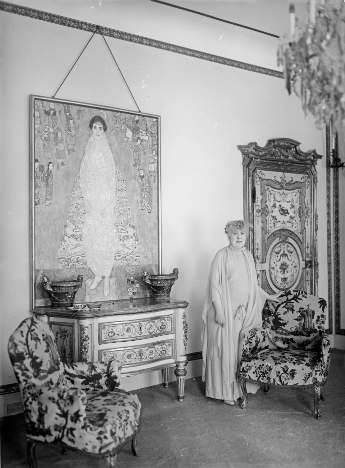 Portrait of Elisabeth Lederer: Photograph of Serena Lederer in her residence with Portrait of Elisabeth Lederer, 1930. Sotheby’s
