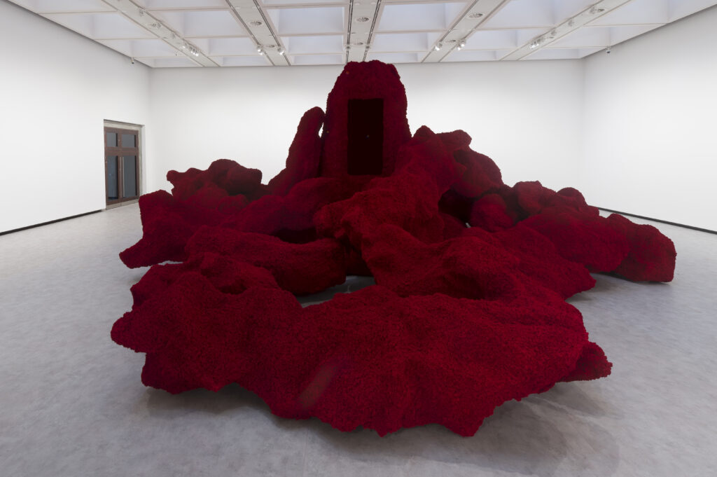 Anish Kapoor Hayward: Installation view of Anish Kapoor, Ha Makom (2026) Photo: Dave Morgan. Courtesy of the Hayward Gallery and the artist. © Anish Kapoor. All rights reserved, DACS, 2026.

