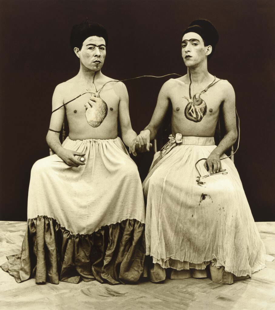 Frida Kahlo Tate: Las Yeguas del Apocalipsis, Las dos Fridas, 1989. © Yeguas del apocalipsis. Tate Collection. Image courtesy Malba Foundation, Museum of Latin American Art of Buenos Aires. Press materials.
