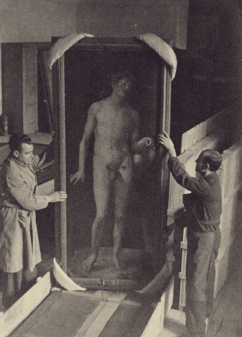 Evacuation of Prado Museum: Placing Albrecht Dürer’s Adam in its shipping box. Museo del Prado.
