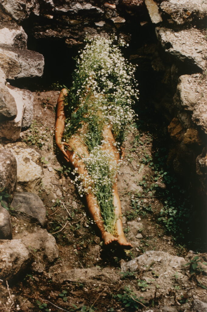 ana mendieta tate modern: Ana Mendieta, Imágen de Yágul 1973. © The Estate of Ana Mendieta Collection, LLC. Licensed by Artist Rights Society (ARS), New York / DACS, 2026 / Courtesy Marian Goodman Gallery and Alison Jacques, London, UK.
