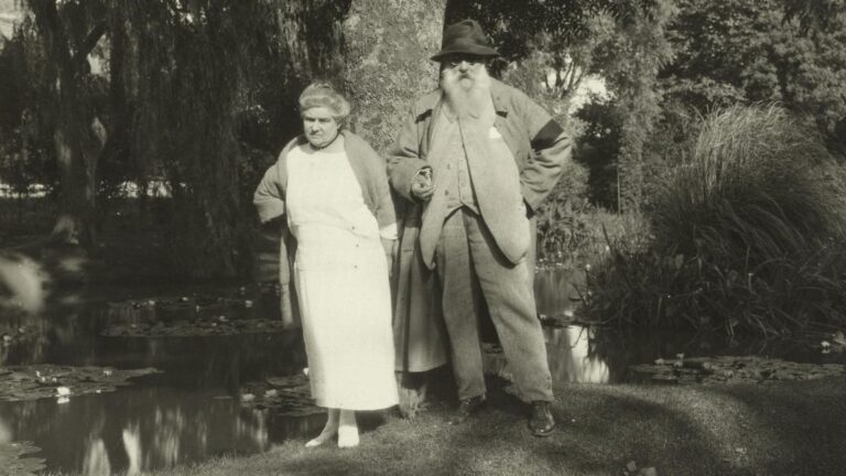 monet's daughter: Thérèse Bonney, photograph of Claude Monet and Blanche Hoschedé-Monet in the garden at Giverny, 1926, Bibliothèque Historique de la Ville de Paris, Paris, France. Bibliothèques patrimoniales. Detail.
