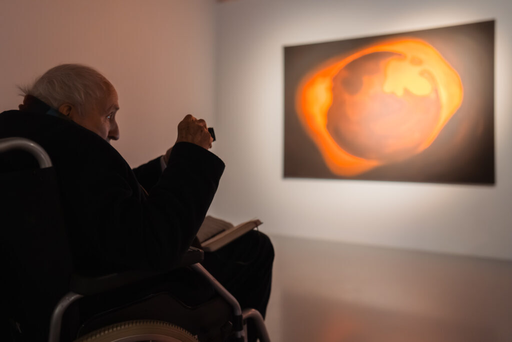 Gifts of Friendship: Richard Demarco, one of the artists who donated his entire archive to Muzeum Sztuki, during the opening of Gifts of Friendship, 2026. Photo by HaWa. Courtesy of Muzeum Sztuki in Łódź.
