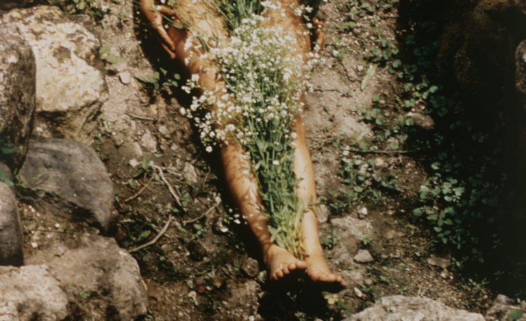 ana mendieta tate modern: Ana Mendieta, Imágen de Yágul 1973. © The Estate of Ana Mendieta Collection, LLC. Licensed by Artist Rights Society (ARS), New York / DACS, 2026 / Courtesy Marian Goodman Gallery and Alison Jacques, London, UK. Detail.
