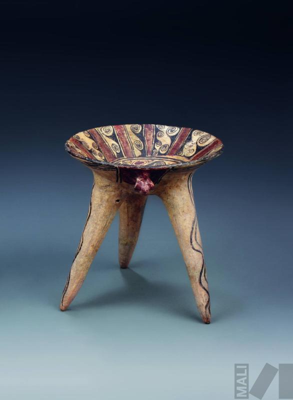 Museo de Arte de Lima: Cajamarca culture, Tripod plate, 950–1470 CE, Museo de Arte de Lima, Lima, Peru.
