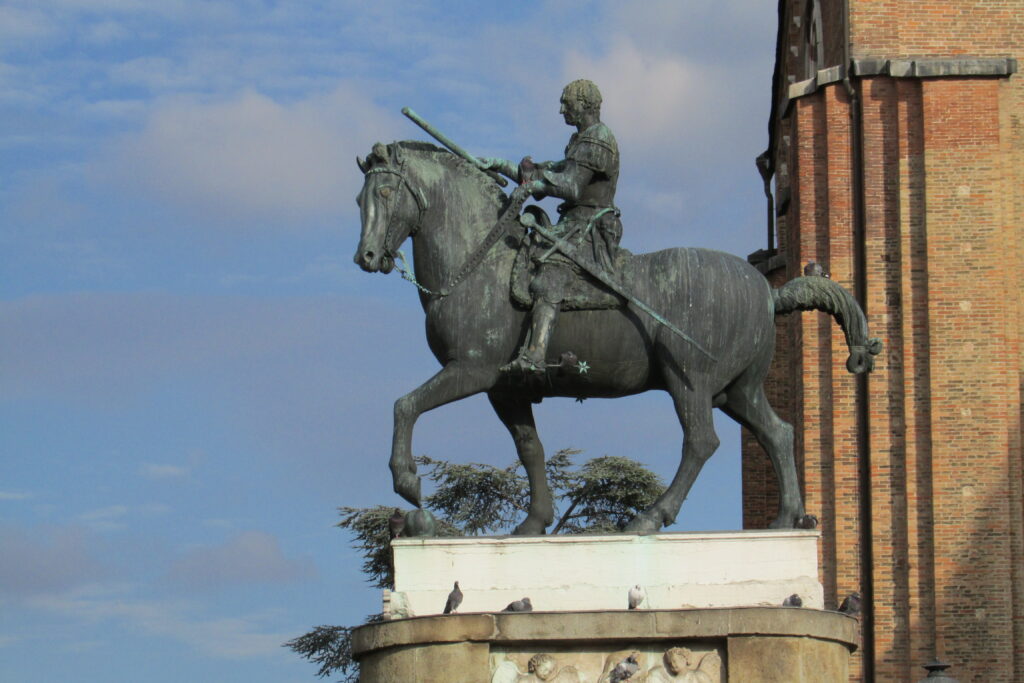 donatello sculptures: Donatello, The Equestrian Statue of Gattamelata, c. 1453, Piazza del Santo, Padua, Italy. Photograph by Chris Light via Wikimedia Commons (CC BY-SA 4.0).

