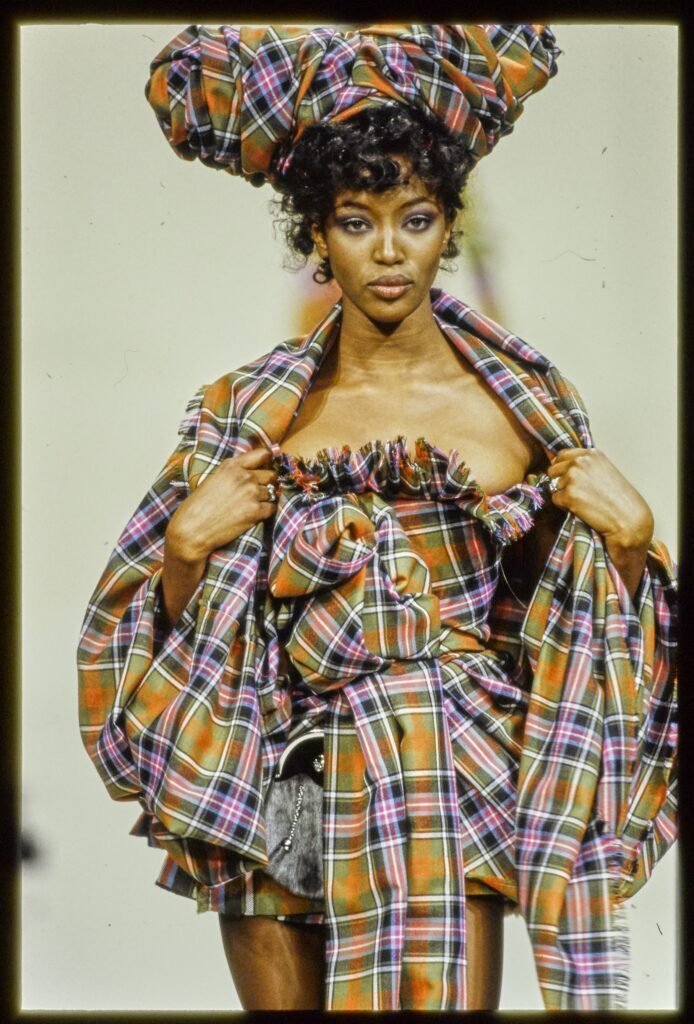 90s art fashion: Naomi Campbell models in Vivienne Westwood AW94 “On Liberty.” Photo Guy Marineau, Vogue © Condé Nast.
